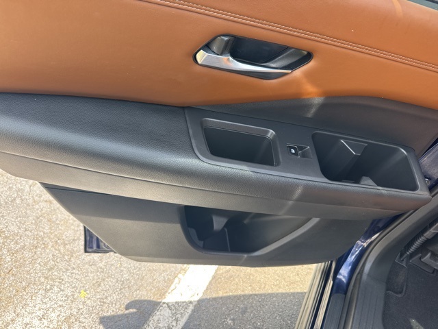 Vehicle image 19 of 23