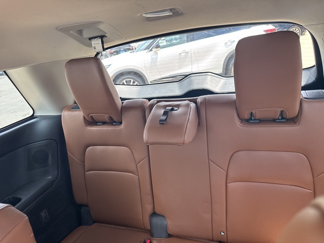 Vehicle image 11 of 23
