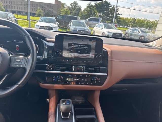 Vehicle image 14 of 23