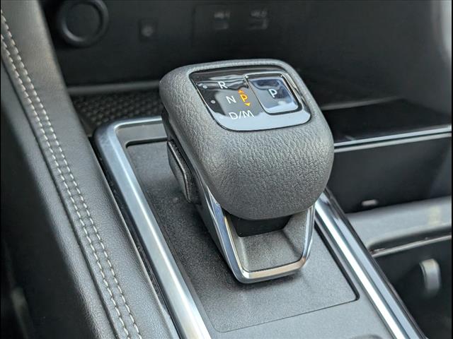 Vehicle image 17 of 21