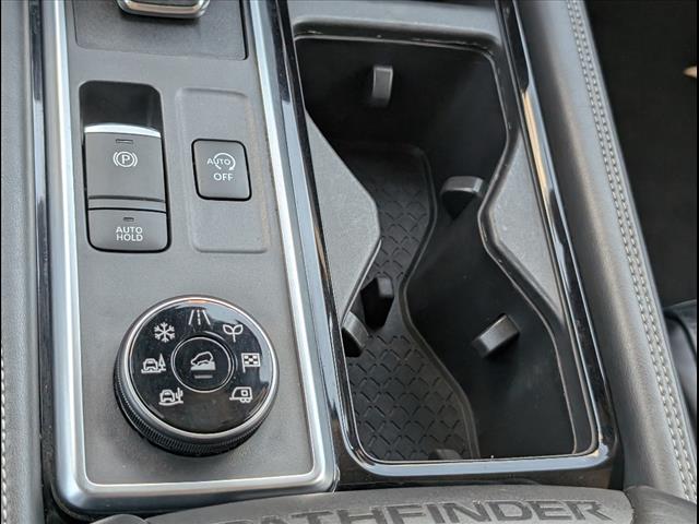 Vehicle image 15 of 21