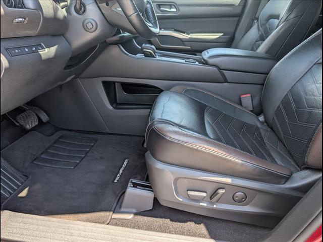 Vehicle image 11 of 21