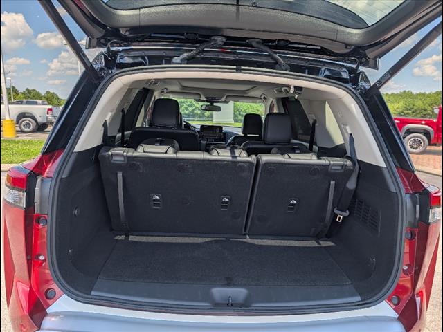Vehicle image 8 of 21