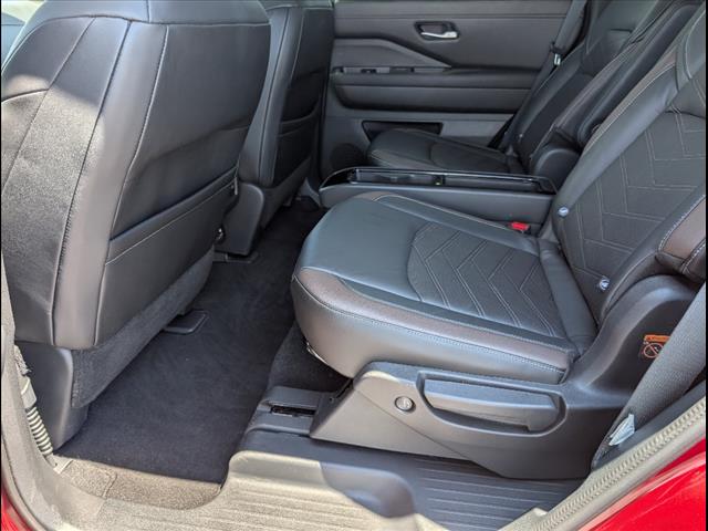 Vehicle image 10 of 21
