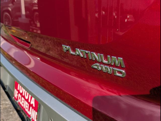 Vehicle image 18 of 21