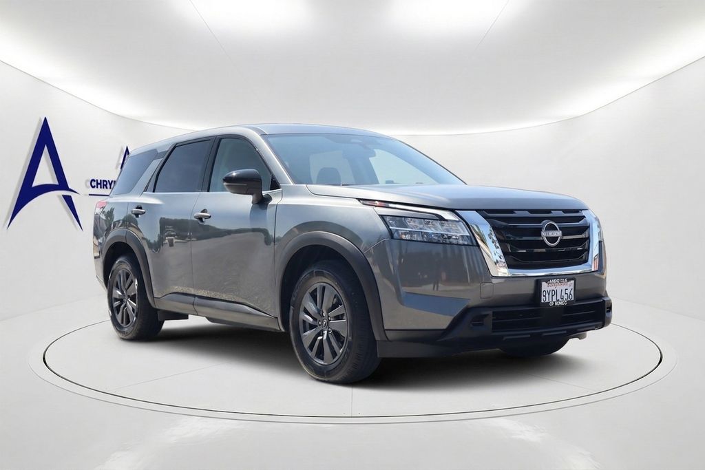 2022 Nissan Pathfinder S Image 3 of 40