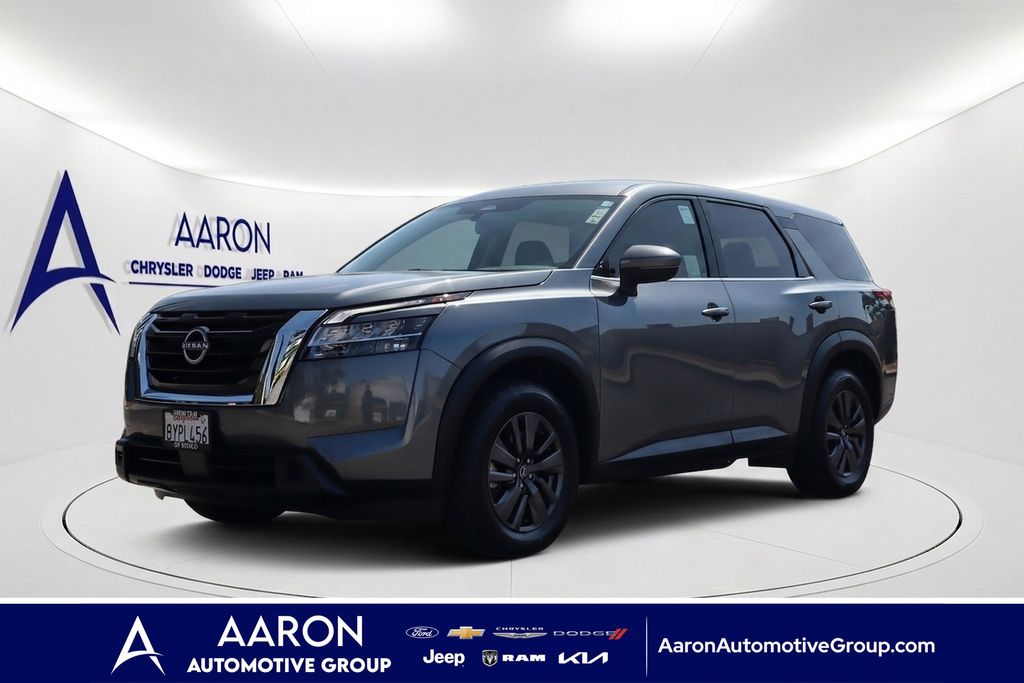 2022 Nissan Pathfinder S Image 1 of 40