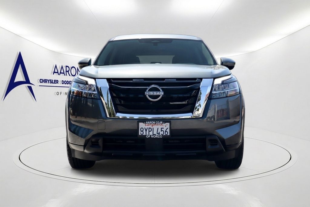2022 Nissan Pathfinder S Image 2 of 40