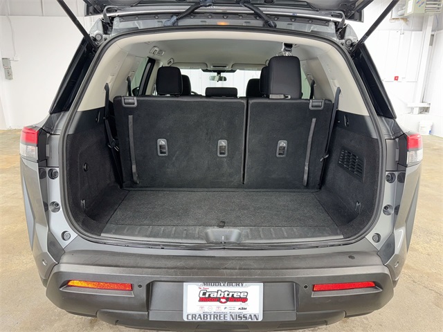 Vehicle image 11 of 23