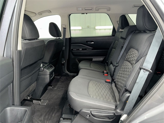 Vehicle image 14 of 23