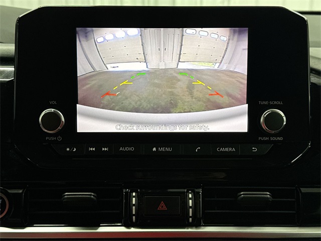 Vehicle image 18 of 23