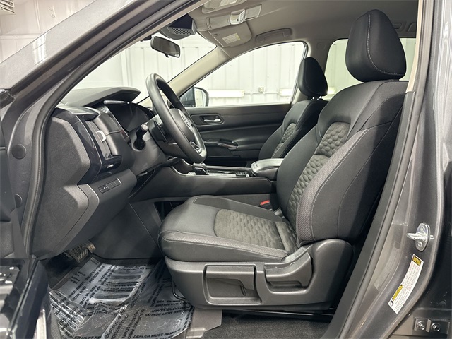 Vehicle image 13 of 23