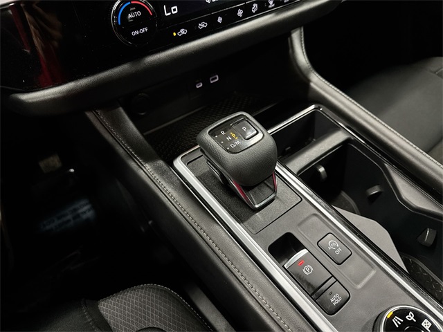 Vehicle image 19 of 23