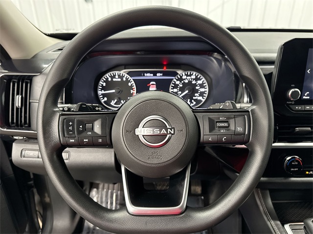 Vehicle image 16 of 23