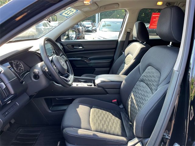 Vehicle image 10 of 27