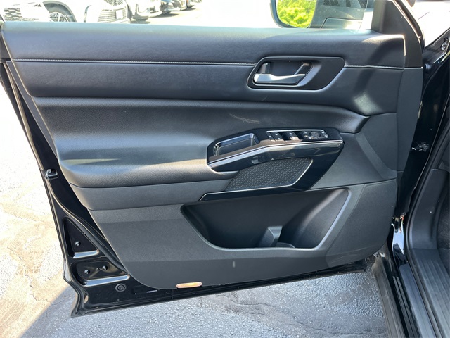 Vehicle image 23 of 27