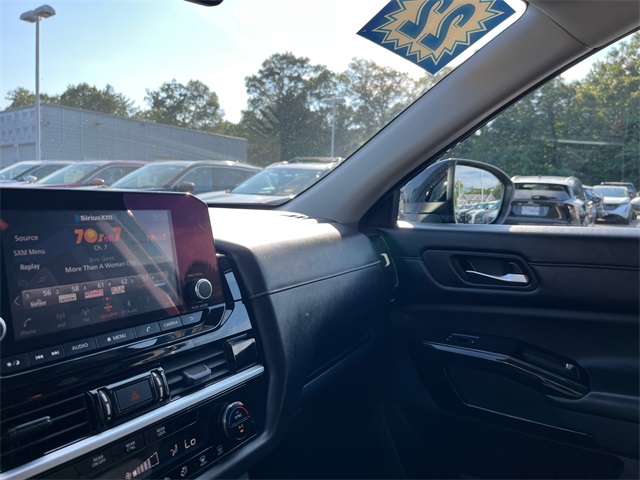 Vehicle image 14 of 27