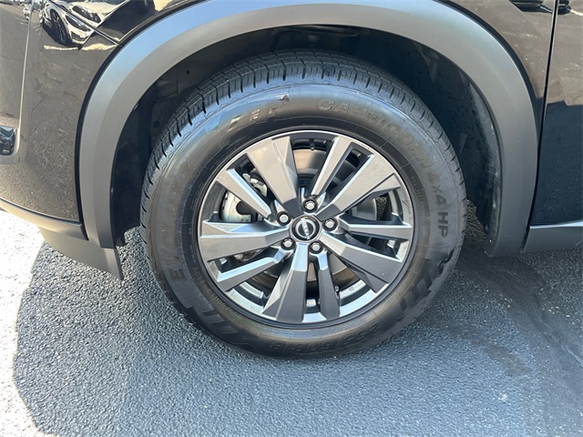 Vehicle image 8 of 27