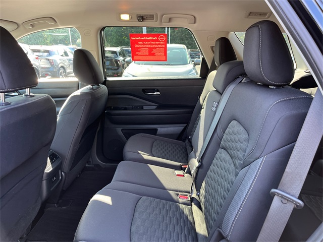 Vehicle image 12 of 27