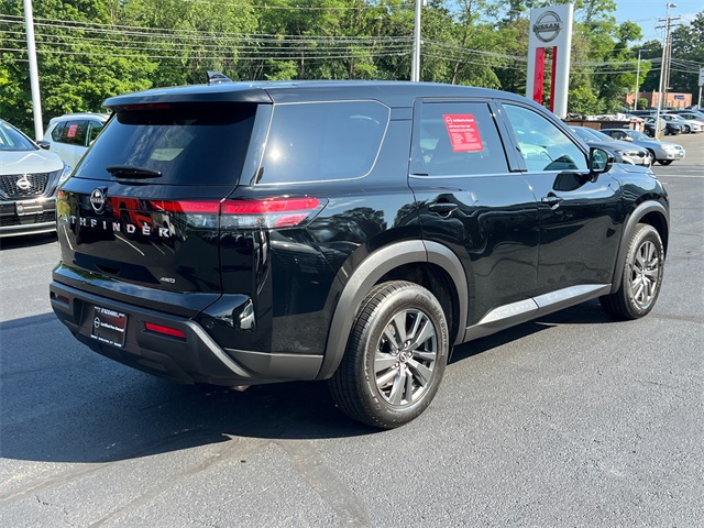 Vehicle image 4 of 27