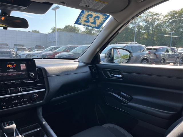Vehicle image 15 of 27