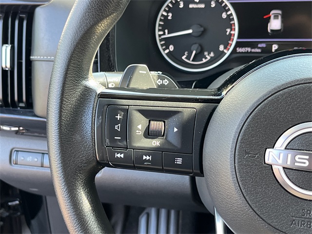 Vehicle image 16 of 27