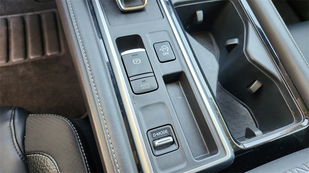 Vehicle image 25 of 42