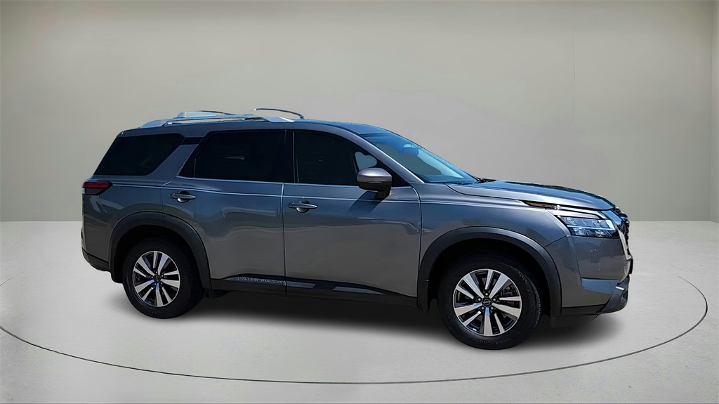 Vehicle image 2 of 42