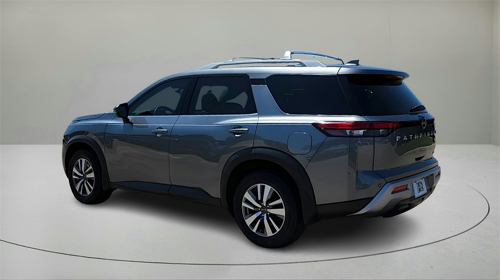 Vehicle image 7 of 42