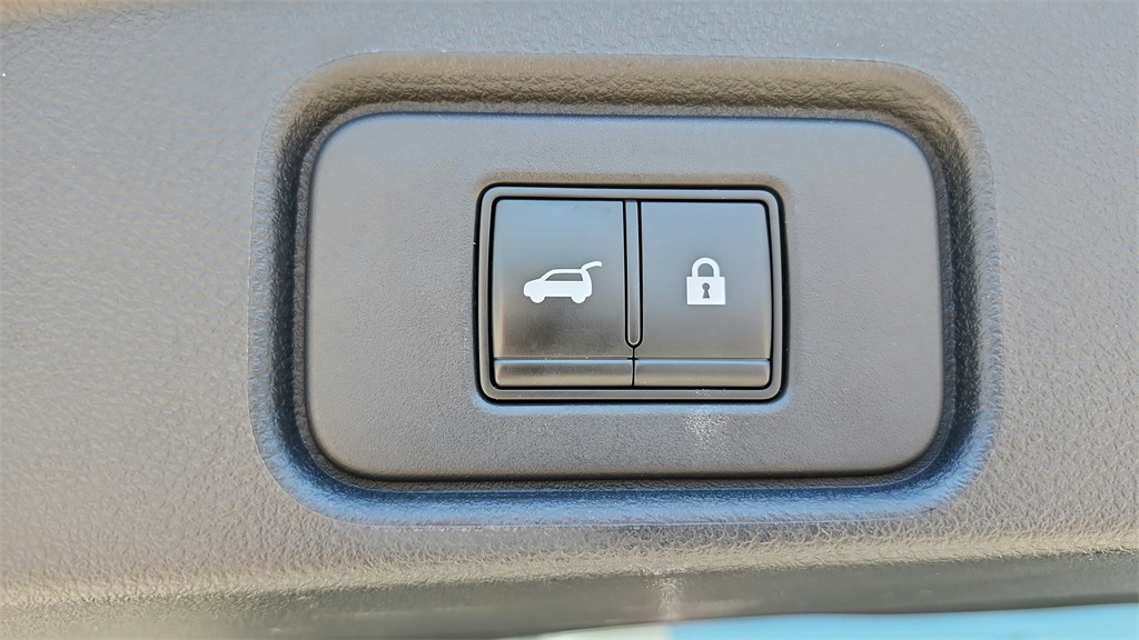Vehicle image 36 of 42