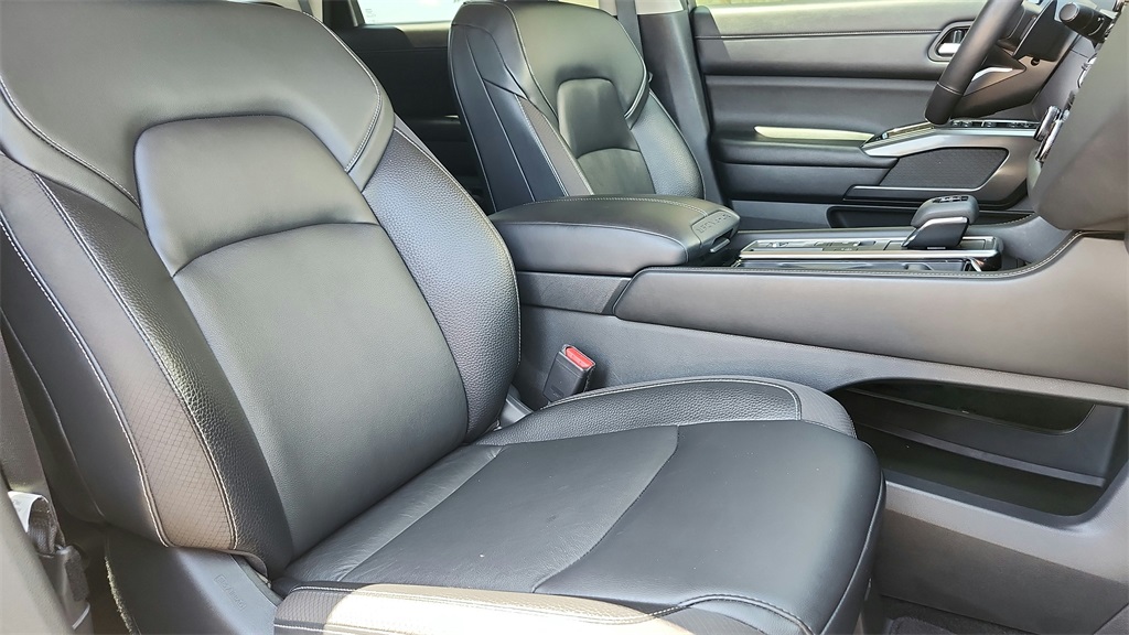 Vehicle image 12 of 42
