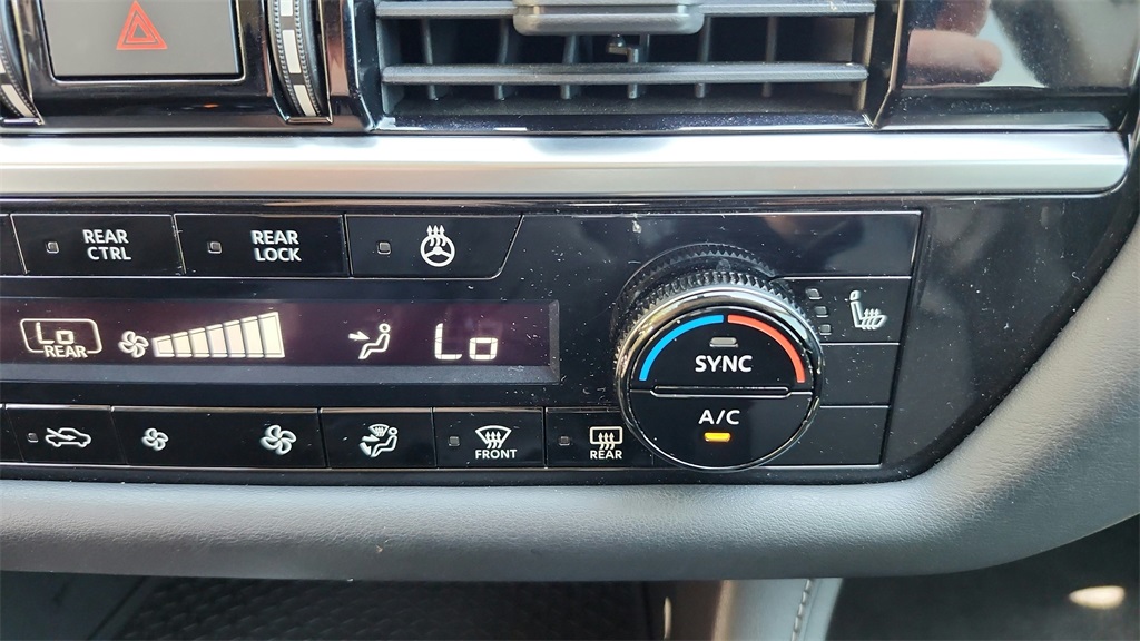Vehicle image 31 of 42