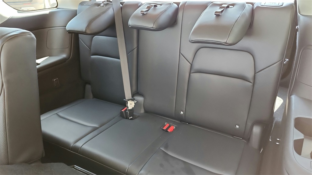 Vehicle image 16 of 42
