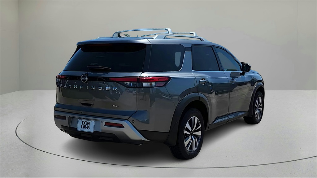 Vehicle image 5 of 42