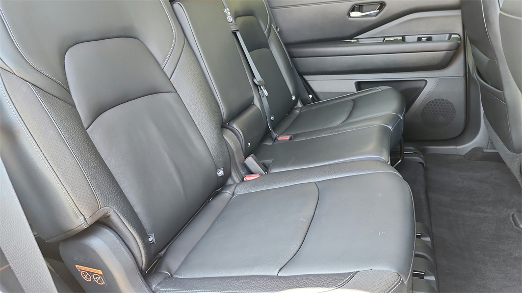 Vehicle image 13 of 42