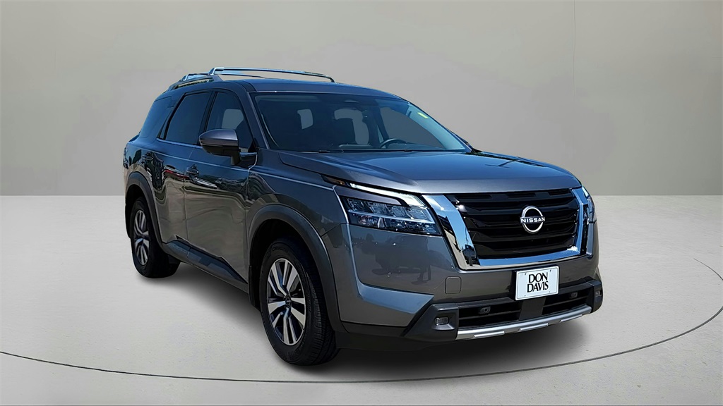 Vehicle image 3 of 42
