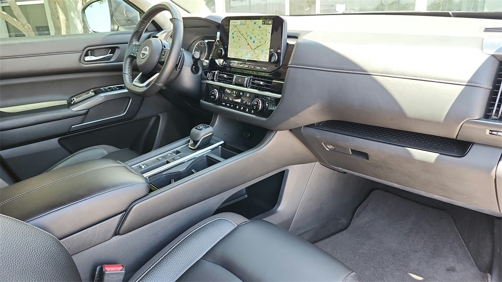 Vehicle image 19 of 42