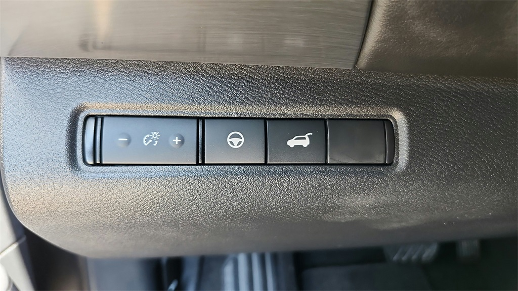 Vehicle image 38 of 42