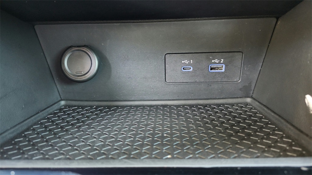 Vehicle image 11 of 42