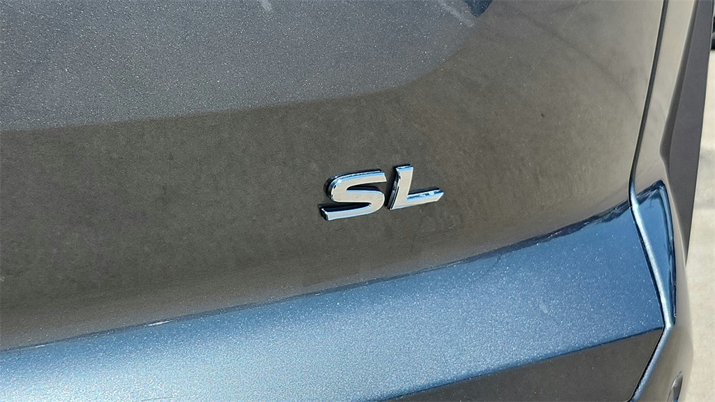 Vehicle image 33 of 42