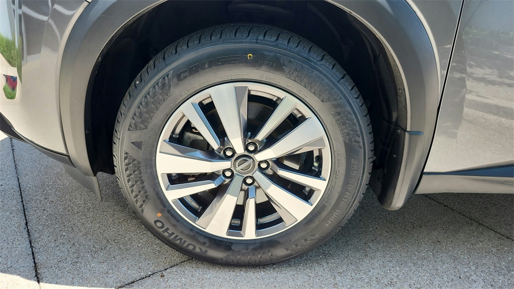 Vehicle image 9 of 42