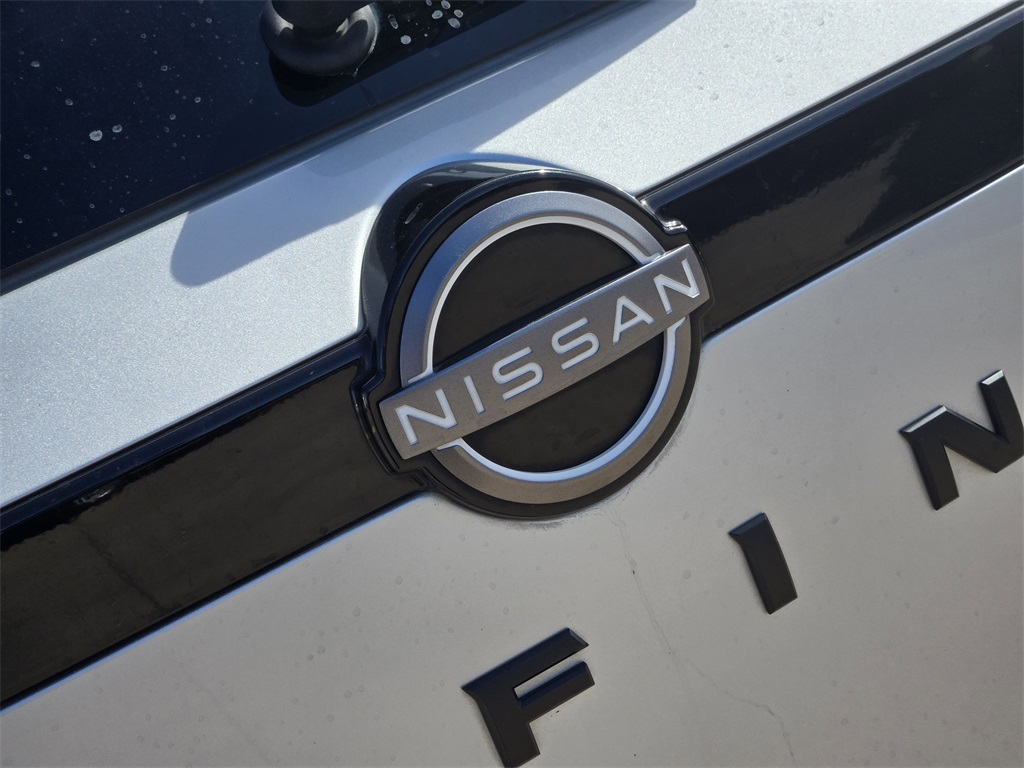 Vehicle image 9 of 30
