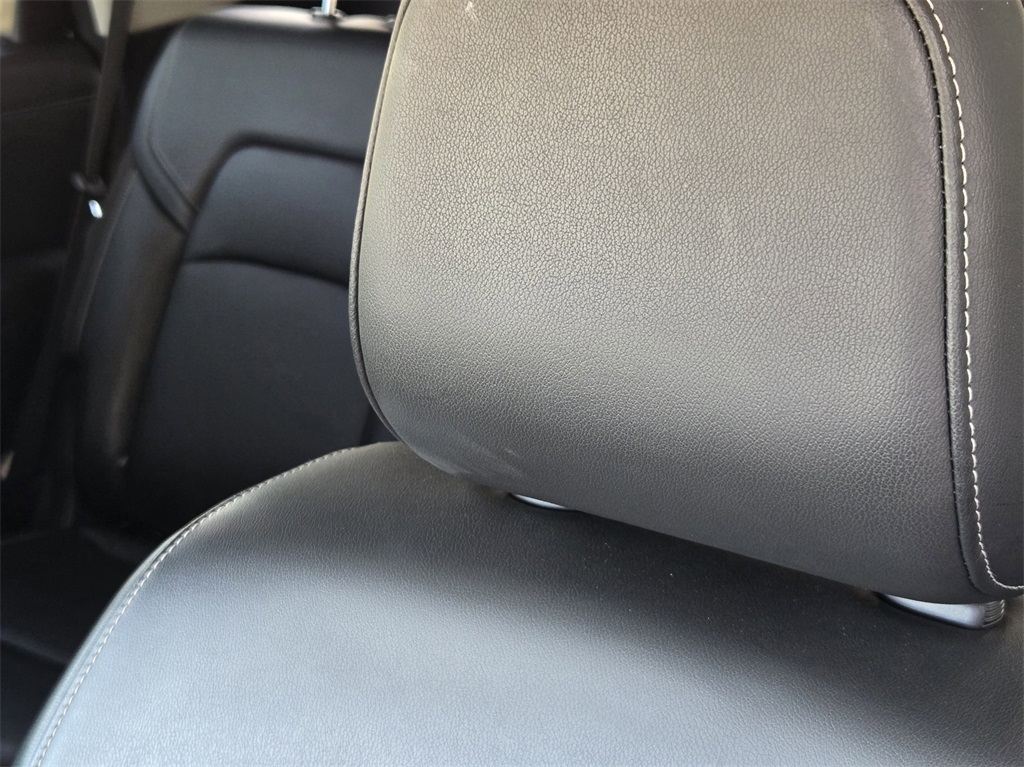Vehicle image 14 of 30