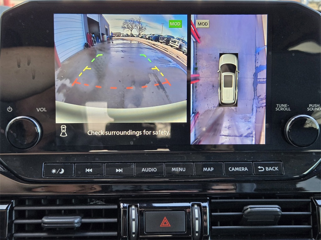 Vehicle image 17 of 30