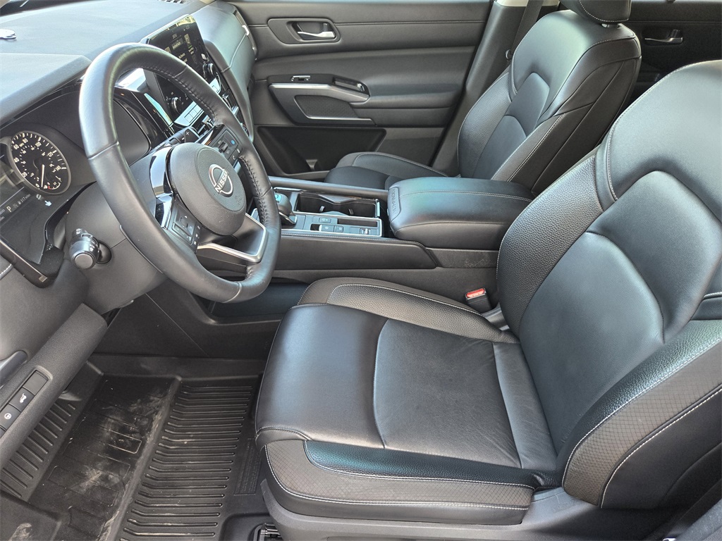 Vehicle image 12 of 30