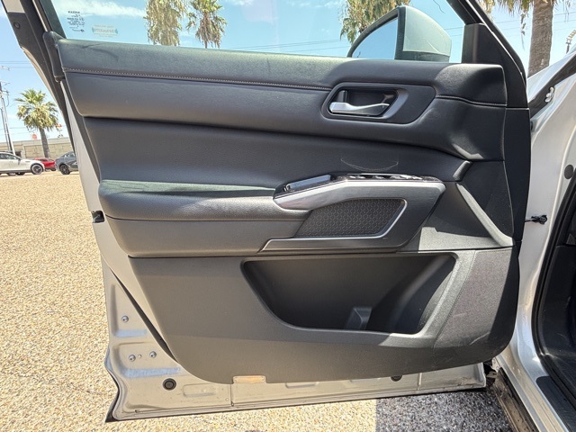 Vehicle image 12 of 15