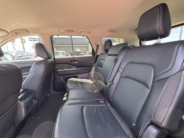 Vehicle image 7 of 15