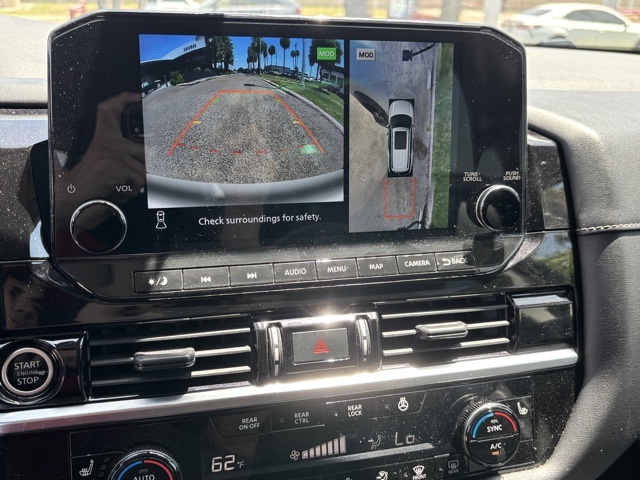 Vehicle image 10 of 15