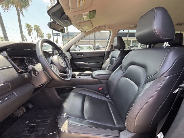 Vehicle image 8 of 15