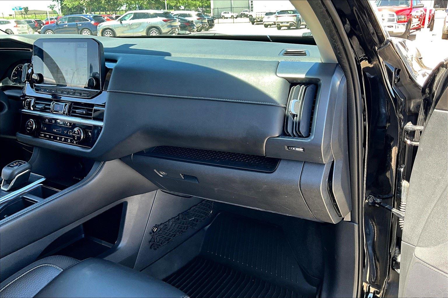 Vehicle image 20 of 42